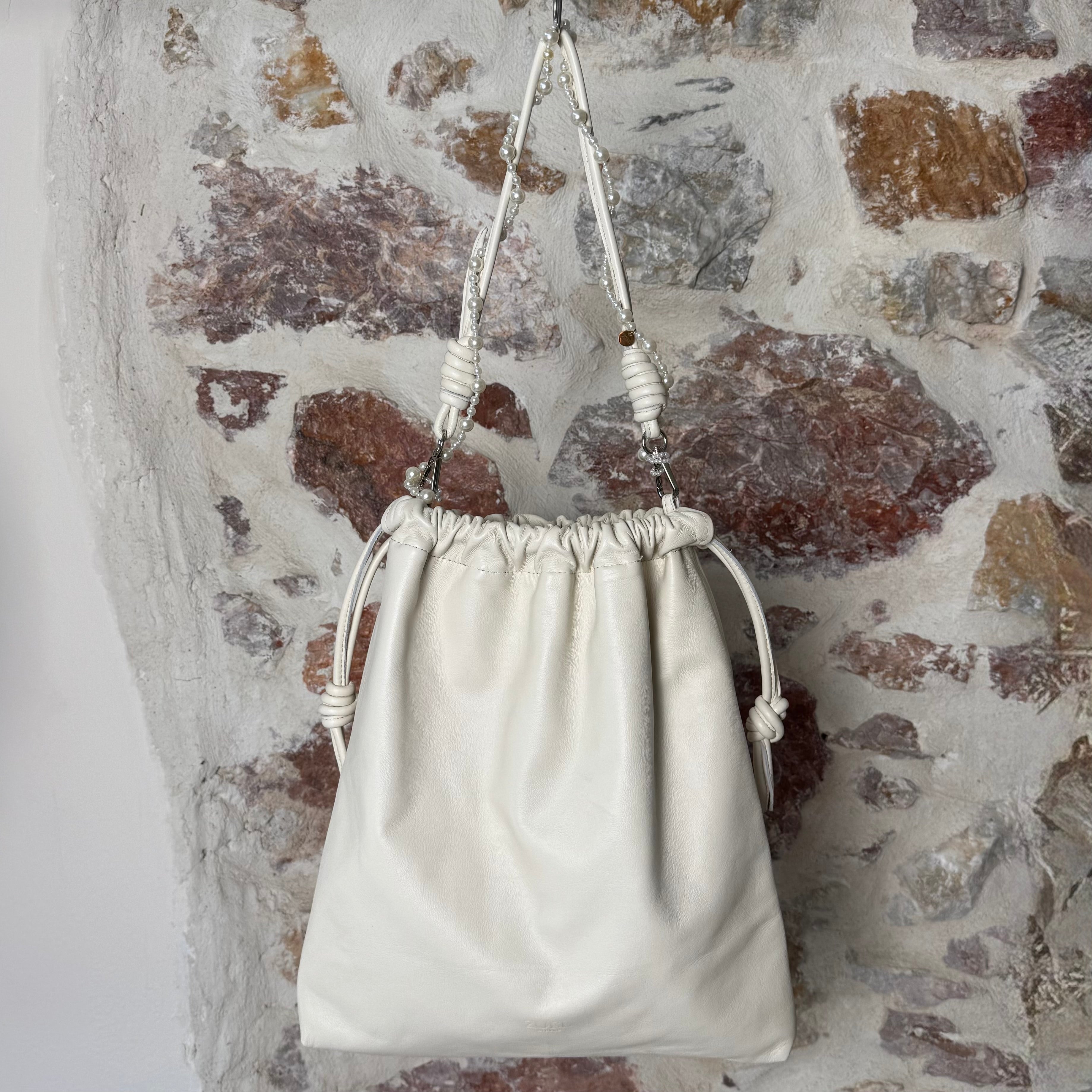 Blanc Pouch